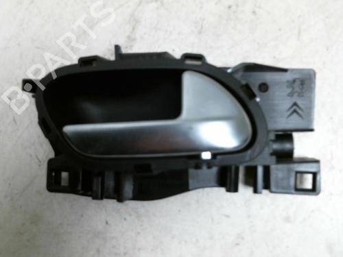 Used Rear right interior door handle Rear right interior door handle 20945141 20945141