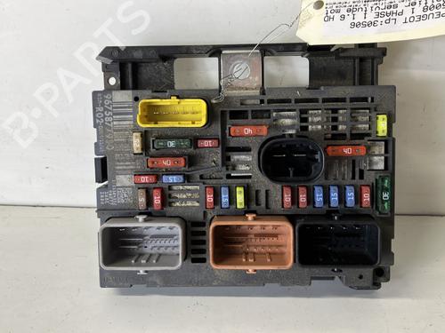 Used Fuse box PEUGEOT 5008 (0U_, 0E_) 1.6 HDi (114 hp) 24144896