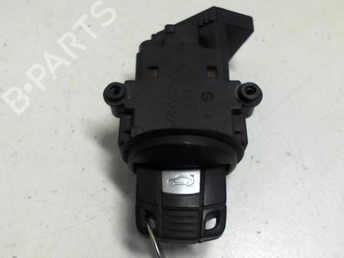 Used Card reader Card reader BMW 5 (E60) 520 d (163 hp) 22023373 22023373