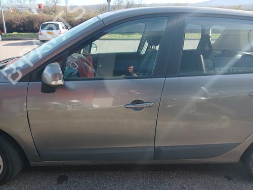 Used Left front door RENAULT SCÉNIC III (JZ0/1_) 1.5 dCi (110 hp) 32469740