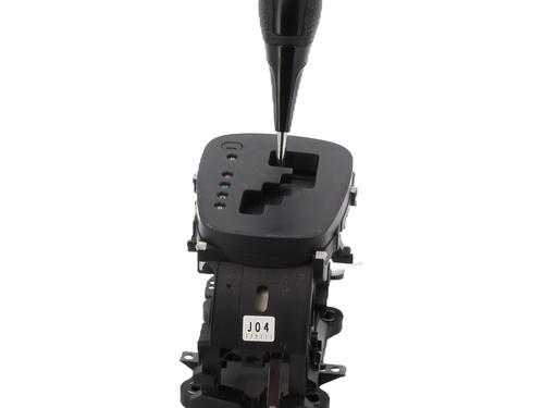 Used Gear lever TOYOTA YARIS (_P13_) 1.5 Hybrid (NHP130_, NHP130) (101 hp) 27570360