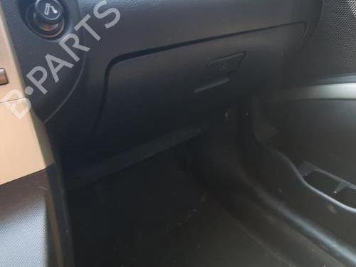 Guantera Guantera TOYOTA COROLLA Verso (ZER_, ZZE12_, R1_) 2.2 D-4D (AUR10_, AUR10R) (136 hp) 20951674 20951674