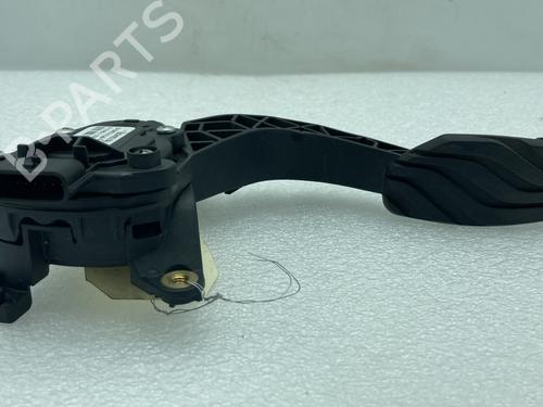 Pedal RENAULT CLIO V (B7_) 1.5 Blue dCi 100 (B7AD) (101 hp) 23790558