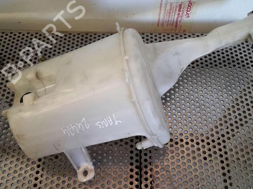 Used Windscreen washer tank TOYOTA YARIS (_P1_) 1.4 D-4D (NLP10_, NLP10R) (75 hp) 20969877