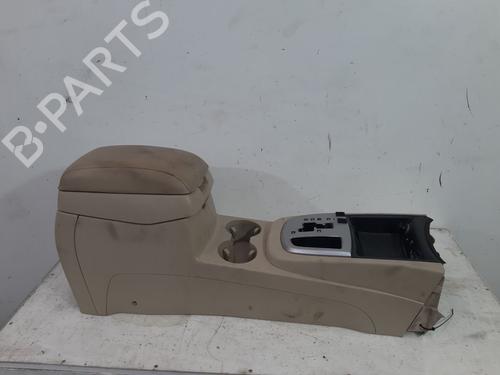 Used Armrest / Center console HYUNDAI SANTA FÉ II (CM) 2.2 CRDi GLS (150 hp) 23106091
