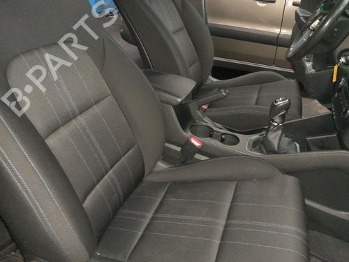 Set di sedili HYUNDAI TUCSON (TL, TLE) 1.6 GDi (132 hp) 31631109
