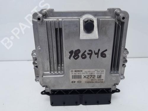 Used Engine control unit (ECU) KIA CARENS IV 1.7 CRDi (141 hp) 30551605