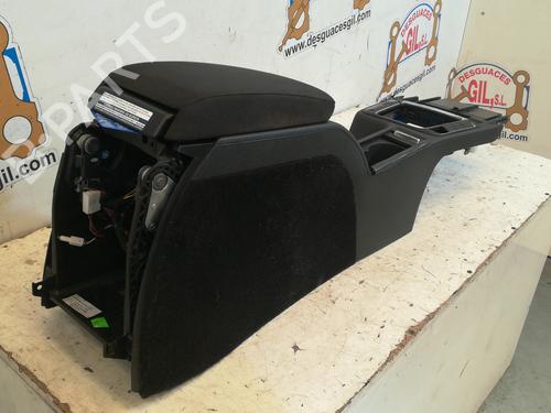 Armrest / Center console SKODA SUPERB II (3T4) 2.0 TDI 16V | BP20755558I20 