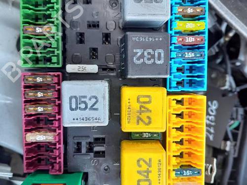 Used Fuse box Fuse box 39249281 39249281