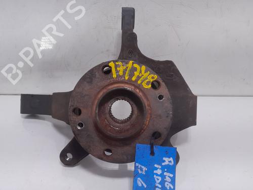 Used Left front steering knuckle RENAULT LAGUNA II (BG0/1_) [2001-2007]  21554489