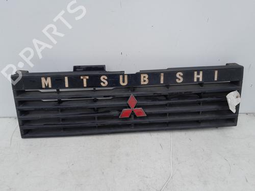 Used Grille MITSUBISHI PAJERO I Canvas Top (L04_G) 2.3 TD (L043G, L048G) (84 hp) 30930409