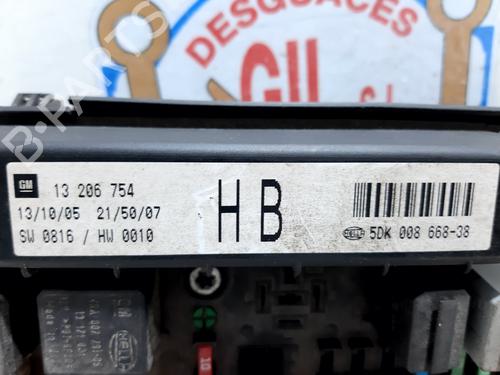 Fuse box OPEL ASTRA H Estate (A04) 1.7 CDTI (L35) | BP20747426E1 