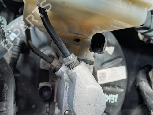 Brake master cylinder VW TOURAN (5T1) 1.6 TDI | BP39186562M77 - Image 3