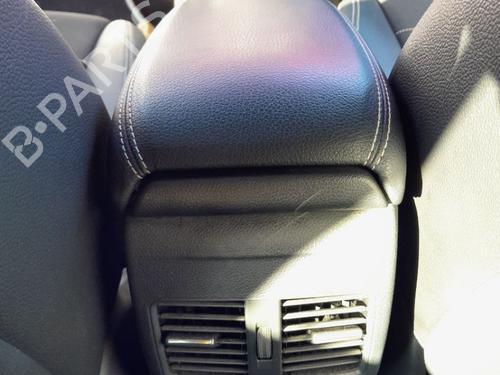 Używane Konsola środkowa MERCEDES-BENZ GLA-CLASS (X156) GLA 200 CDI / d (156.908) (136 hp) 30901350