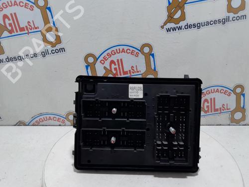 Used Fuse box KIA CARENS II MPV (FJ) 2.0 CRDi (113 hp) 20760737