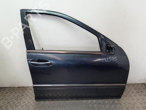 Used Right front door MERCEDES-BENZ C-CLASS (W203) [2000-2007]  29573289