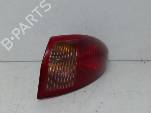Piloto trasero derecho ALFA ROMEO 147 (937_) 1.6 16V T.SPARK (937.AXA1A, 937.AXB1A, 937.BXB1A) (120 hp) 31272085