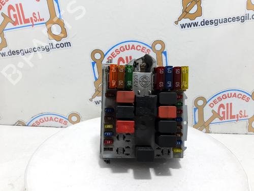 Used Fuse box FIAT PUNTO (188_) 1.2 16V 80 (188.233, .235, .253, .255, .333, .353, .639,... (80 hp) 20749001