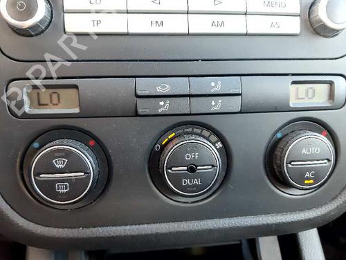 Fuse box VW GOLF VI (5K1) 2.0 TDI | BP20735142E1 