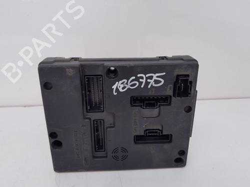 Używane Skrzynka bezpieczników RENAULT MEGANE Scenic (JA0/1_) 1.9 D (JA0J) (64 hp) 30563395