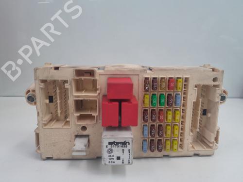 Used Fuse box Fuse box FIAT STILO (192_) 1.4 16V (192AXH1B, 192BXH1B) (95 hp) 34134399 34134399