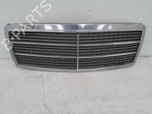 Used Grille MERCEDES-BENZ C-CLASS (W202) C 250 D (202.125) (113 hp) 31072271