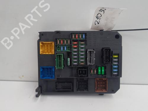 Used Fuse box Fuse box 39186538 39186538
