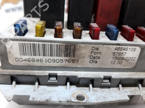 Fuse box FIAT STILO (192_) 1.9 JTD (192_XE1A) | BP20755374E1 