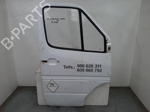 Used Right front door MERCEDES-BENZ SPRINTER 2-t Van (B901, B902) 208 CDI (901.661, 901.662, 902.661, 902.662) (82 hp) 31015564