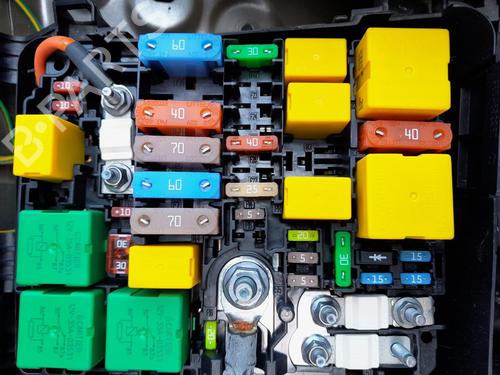 Used Fuse box Fuse box 39187765 39187765