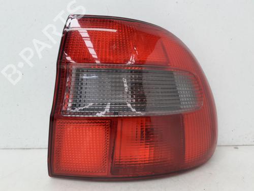 Feu arrière droit VOLVO V40 Estate (645) 1.9 DI (95 hp) 31070402