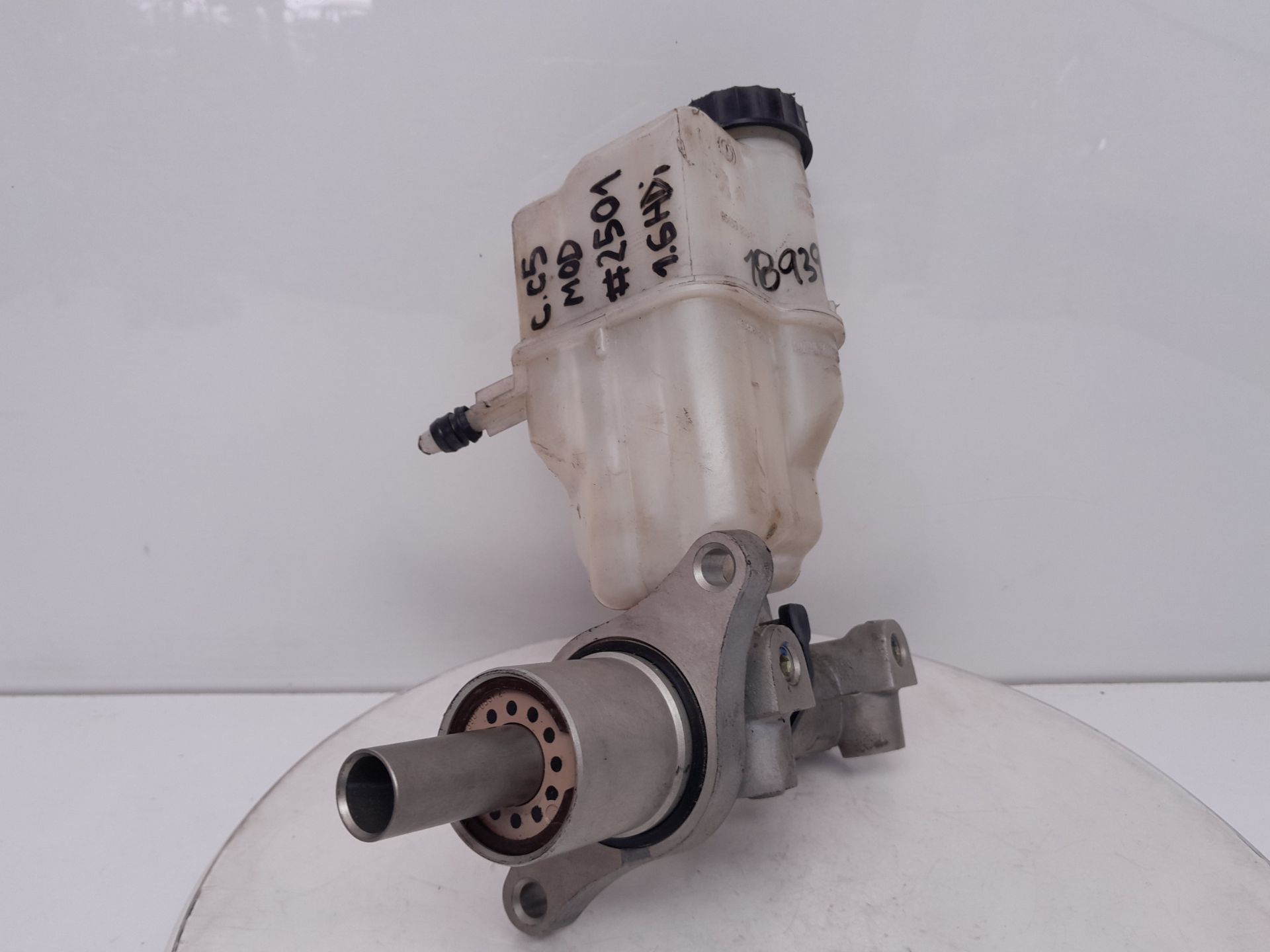 Brake master cylinder CITROËN C5 III Break (RW_) 27599361 | B-Parts