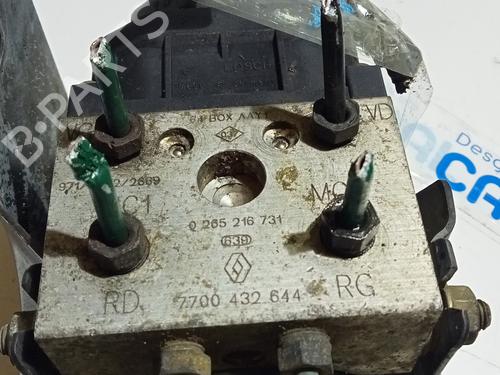 Used ABS pump RENAULT MEGANE I Coach (DA0/1_) 1.4 16V (DA0D, DA1H, DA0W, DA10) (95 hp) 20838727