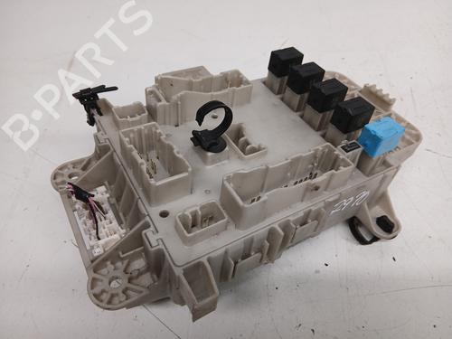 Used Fuse box TOYOTA RAV 4 II (_A2_) 2.0 4WD (ACA21, ACA20) (150 hp) 30551659
