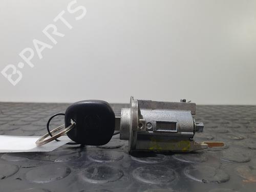 Used Ignition barrel TOYOTA YARIS (_P1_) 1.0 (SCP10_, SCP10R) (68 hp) 32328828