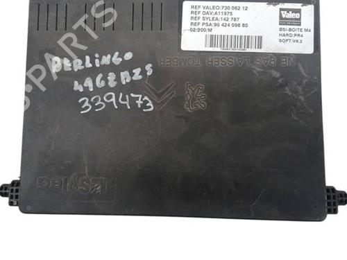 Used Fuse box Fuse box 38734818 38734818