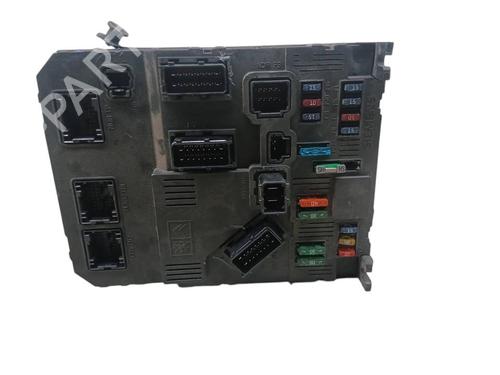Used Fuse box Fuse box 38734790 38734790