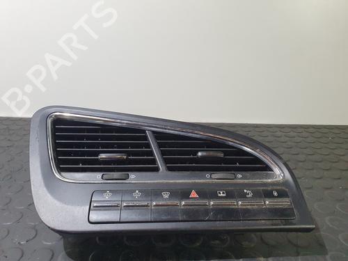 Difusor / Saída de ar PEUGEOT 5008 (0U_, 0E_) 1.6 HDi (114 hp) 31646443