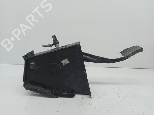 Used Break pedal LAND ROVER DEFENDER Station Wagon (L316) 2.5 Td5 4x4 (L316) (122 hp) 25989397