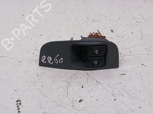 Fensterheberschalter links vorne für RENAULT MEGANE I Classic (LA0/1_) 1.9 dTi (LA08, LA0N, LA0K) (98 hp) 27703852