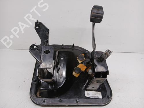 Clutch pedal RENAULT MASTER II Van (FD) 2.5 dCi | BP26033703I13 