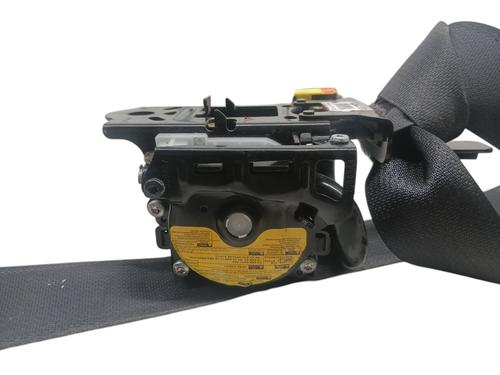 front-left-seatbelt-kia-carens-iv-2013-35738213 main image