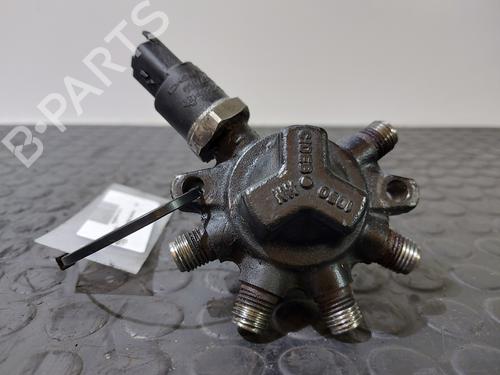 Used Injection rail RENAULT CLIO II (BB_, CB_) [1998-2016]  32046573