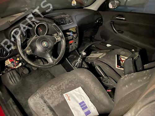 Zamek drzwi przednich lewych ALFA ROMEO 147 (937_) 1.9 JTDM (937.AXD1A, 937.AXV1A, 937.BXB1A) | BP20820171C98 