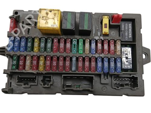 Used Fuse box Fuse box LAND ROVER DISCOVERY II (L318) 2.5 Td5 4x4 (139 hp) 32679911 32679911
