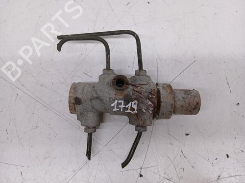 Used Brake master cylinder LAND ROVER DEFENDER Station Wagon (L316) 2.5 Td5 4x4 (L316) (122 hp) 28156127