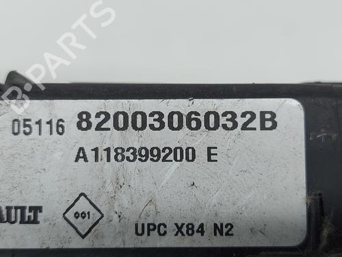 Fuse box RENAULT MEGANE II (BM0/1_, CM0/1_)  | BP28035300E1 