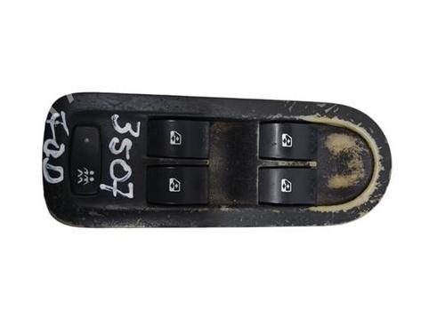Used Left front window switch Left front window switch RENAULT MEGANE II Saloon (LM0/1_) 1.9 dCi (LM0G, LM1G, LM2C) (120 hp) 40452409 40452409