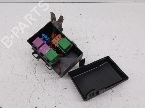 Boîte à Fusibles OPEL ASTRA G Hatchback (T98) 1.6 (F08, F48) (84 hp) 28671018