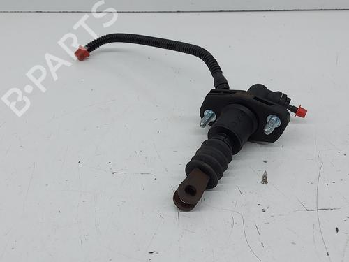 Used Clutch slave cylinder SUZUKI GRAND VITARA II (JT, TE, TD) 1.9 DDiS (JB419WD, JB419XD) (129 hp) 26332403